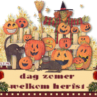 Een feestelijke herfstgroet met pompoenen en een vrolijke heks die de komst van de herfst viert.