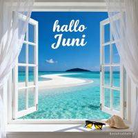 Open raam met uitzicht op turquoise zee en zandbank; tekst Hallo juni, met zonnebril en schelp op vensterbank