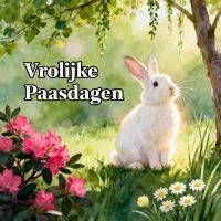 Wit konijntje in een zonnige lentetuin met bloesems en madeliefjes