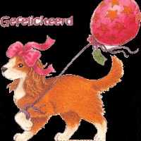 Een vrolijke hond met een roze strik loopt met een grote rode ballon met sterren; erboven staat Gefeliciteerd